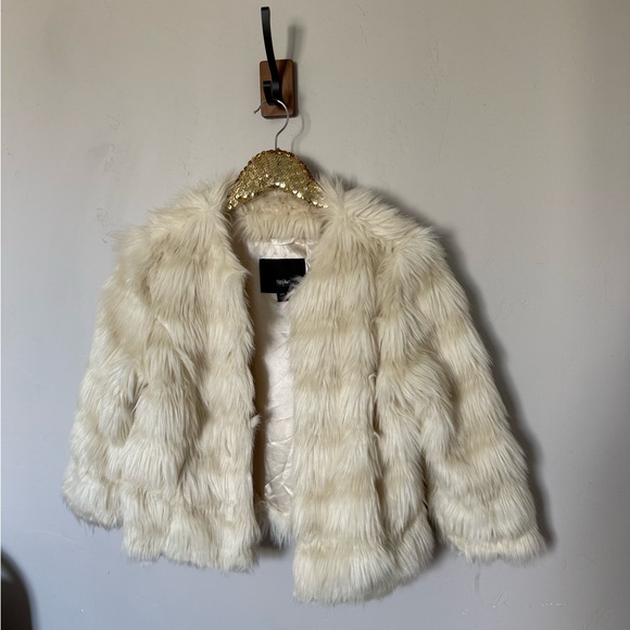 mossimo Jackets & Blazers - Women’s Mossimo jacket size medium crème fur